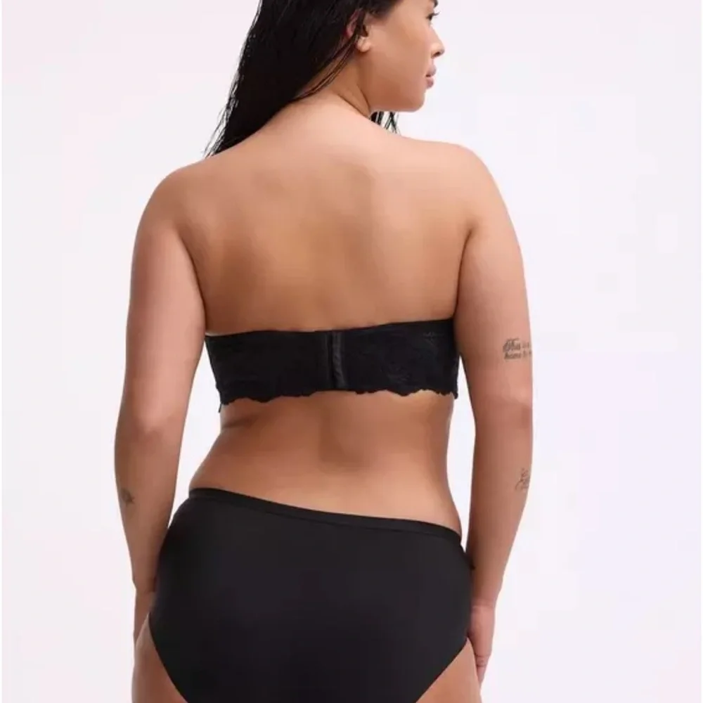 Torrid Strapless Lightly Lined Smooth Bra Black 40G Staple Bra